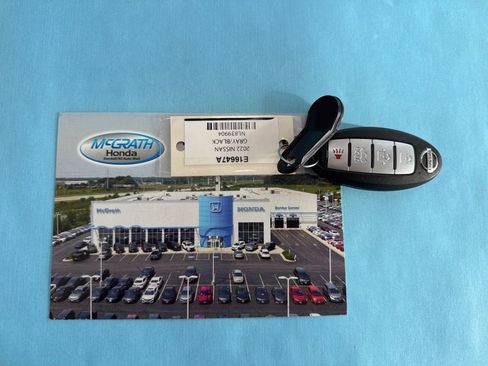 Used 2022 Nissan Versa SV image 4