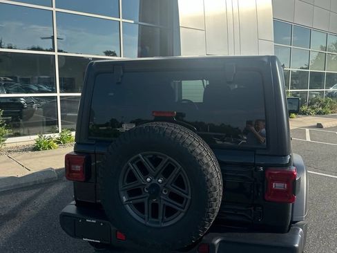 Used 2024 Jeep Wrangler Sport AWD/4WD image 6