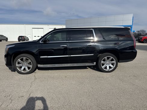 Used 2015 Cadillac Escalade ESV Luxury image 2