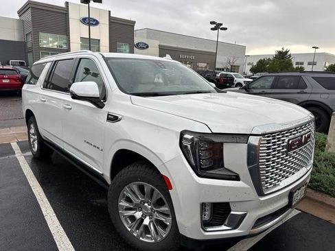 Used 2022 GMC Yukon XL Denali AWD/4WD image 2