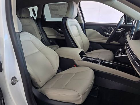 New 2026 Lincoln Corsair Premiere image 17