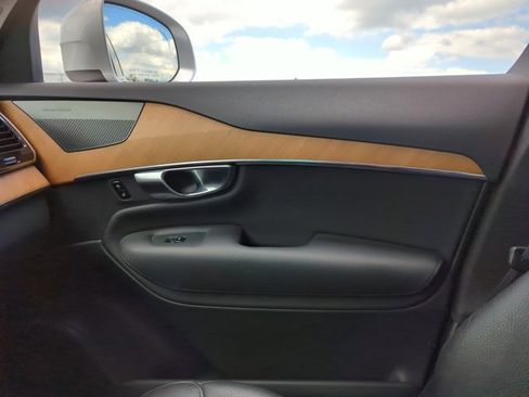 Used 2022 Volvo XC90 T6 Momentum w/ Advanced Package image 26