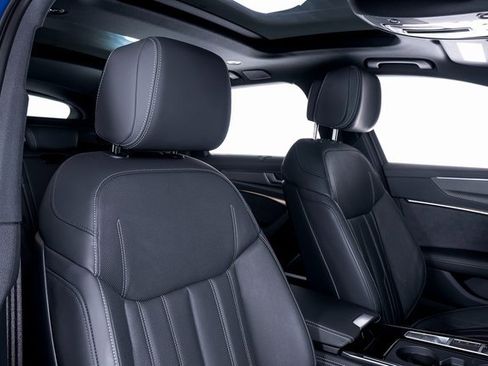 Used 2025 Audi RS 6 performance image 55