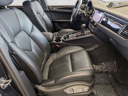 Used 2025 Porsche Macan AWD/4WD image 26