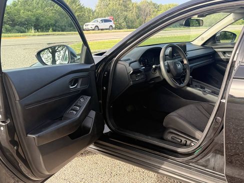 Used 2023 Honda Accord EX image 10