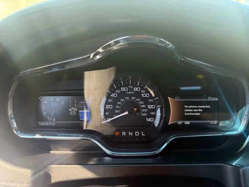 Used 2017 Lincoln MKT AWD image 11