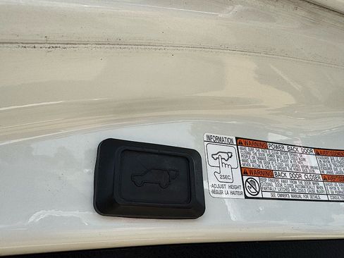 Used 2018 Toyota RAV4 XLE AWD/4WD image 10
