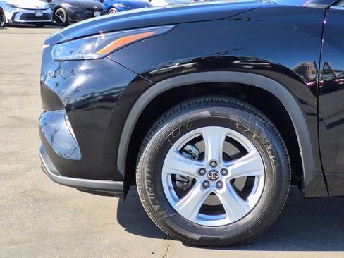 Used 2025 Toyota Highlander LE image 23