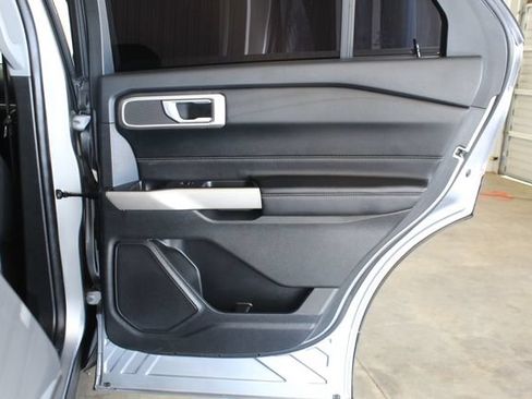 Used 2023 Ford Explorer XLT w/ Equipment Group 202A RWD image 23