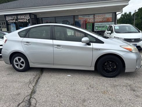 Used 2013 Toyota Prius Three w/ Solar Roof Pkg FWD image 8
