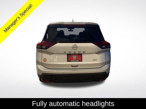Used 2025 Nissan Rogue SV AWD/4WD image 18