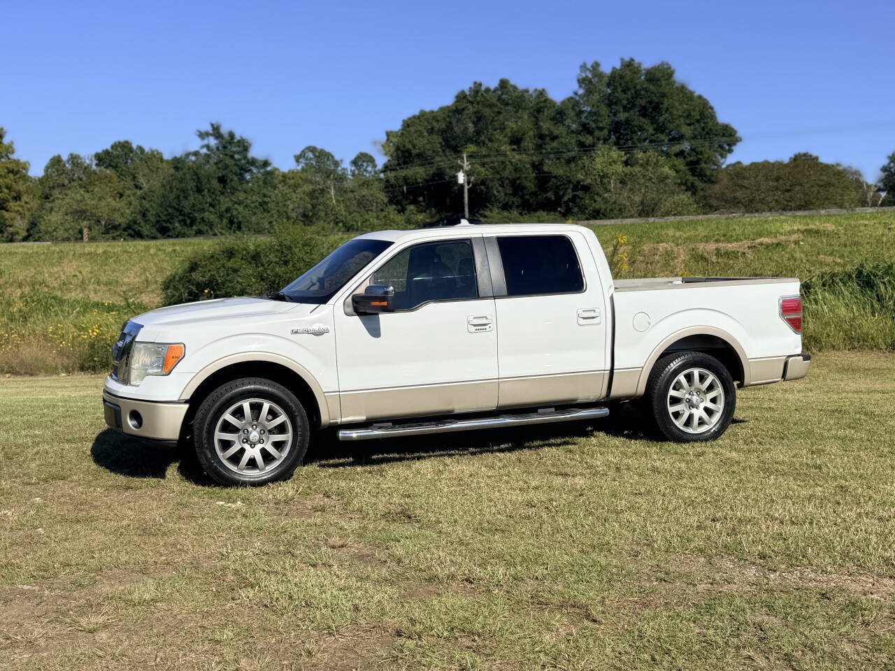 Used 2010 Ford F150 Lariat RWD image 1