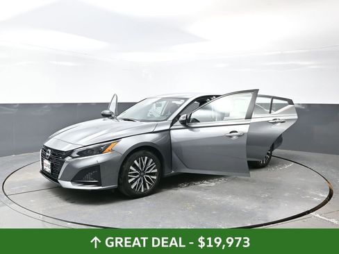 Used 2024 Nissan Altima 2.5 SV image 58