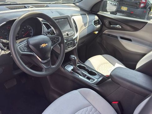 Used 2019 Chevrolet Equinox LS w/ LS Convenience Package FWD image 9