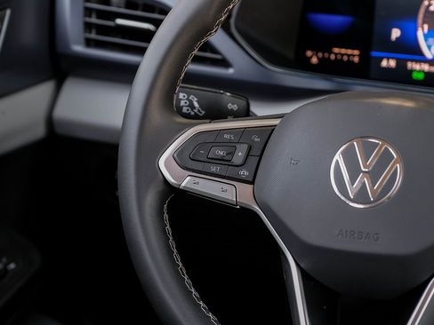 Used 2022 Volkswagen Taos SE image 26