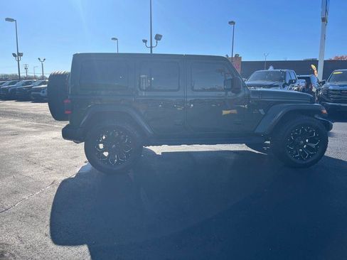 Used 2021 Jeep Wrangler Unlimited Sahara AWD/4WD image 6