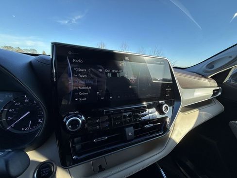 Used 2021 Toyota Highlander Platinum image 19