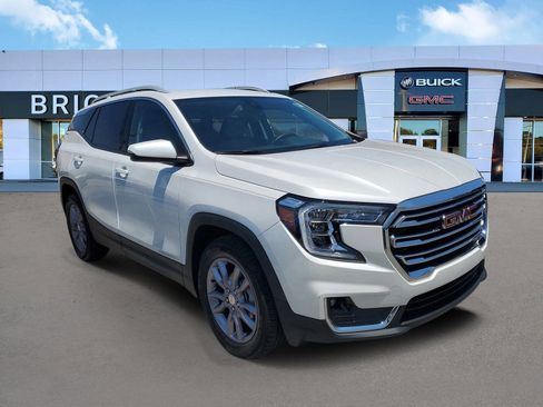 Used 2023 GMC Terrain SLT w/ LPO, Floor Liner Package FWD image 2