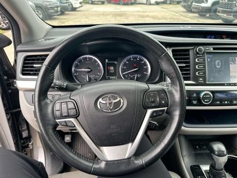 Used 2018 Toyota Highlander Limited Platinum AWD/4WD image 14