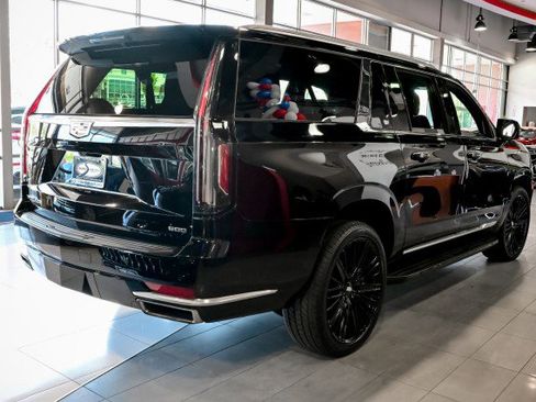 Used 2021 Cadillac Escalade ESV Premium Luxury AWD/4WD image 5