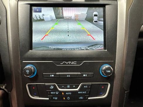 Used 2020 Ford Fusion SE FWD image 9