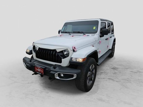 Used 2018 Jeep Wrangler Unlimited Sahara image 1