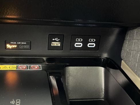 Used 2025 Toyota Camry XLE image 24