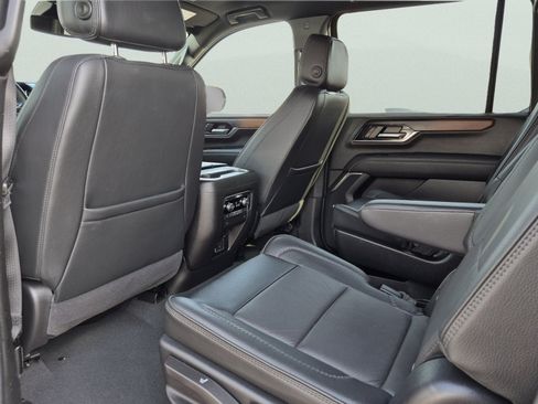 Used 2025 GMC Yukon XL Denali AWD/4WD image 18