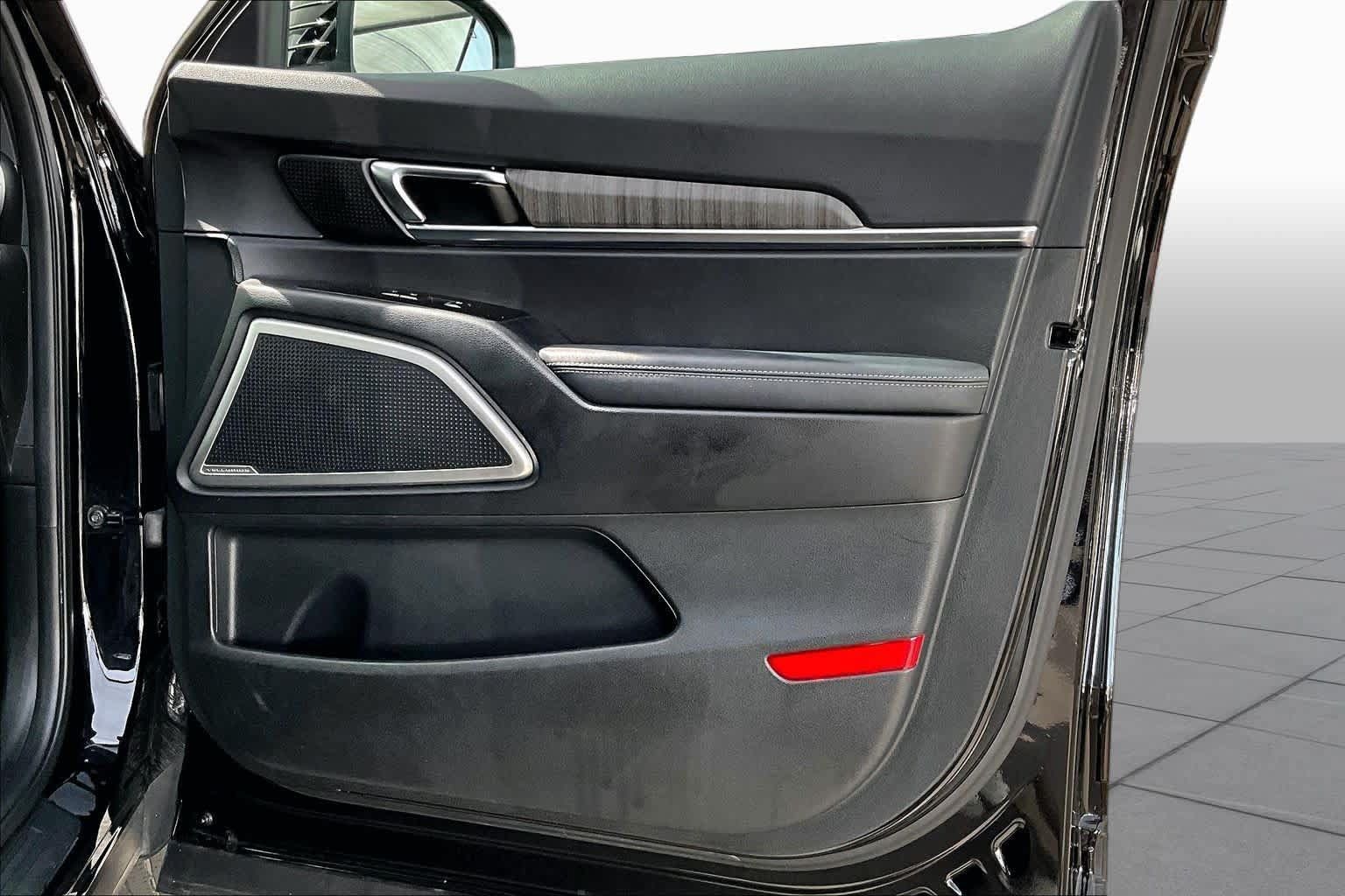 Used 2023 Kia Telluride EX w/ EX Captain's Chair Package FWD image 23