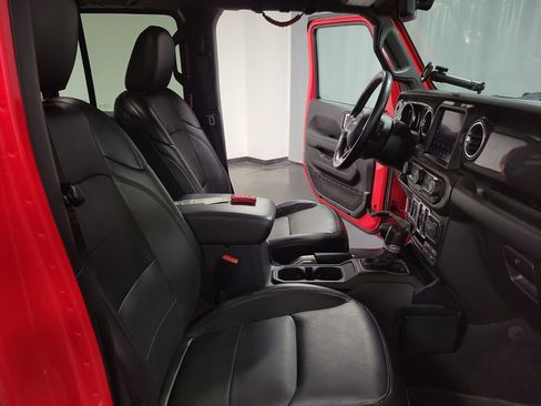 Used 2020 Jeep Wrangler Unlimited Sahara AWD/4WD image 21