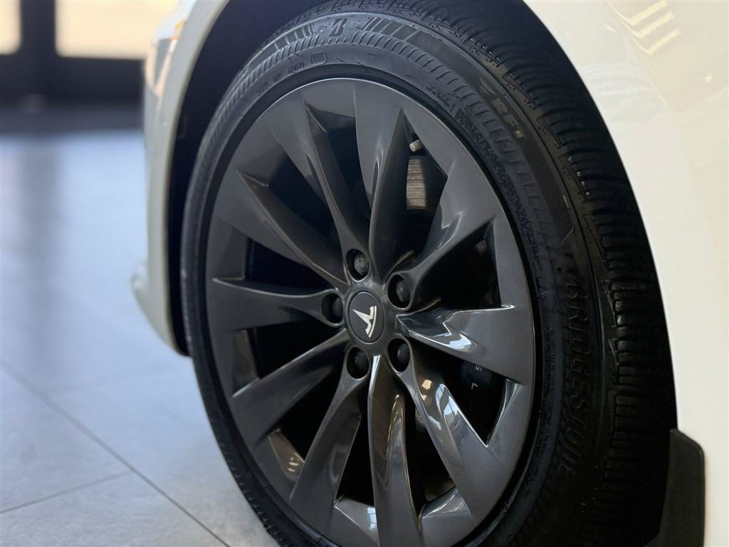Used 2020 Tesla Model S AWD image 9