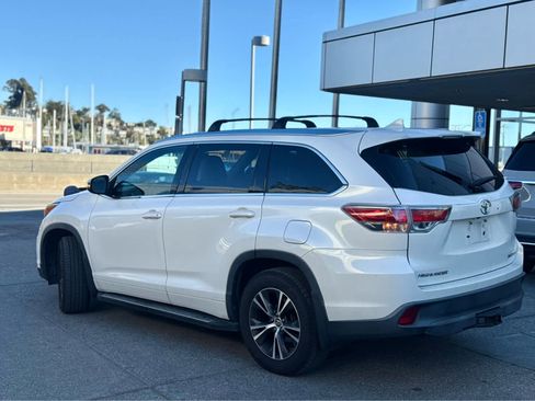 Used 2016 Toyota Highlander XLE image 3