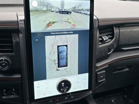 Used 2022 Ford Expedition Max Limited image 4