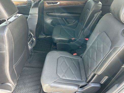 Used 2024 Volkswagen Atlas SE FWD image 16