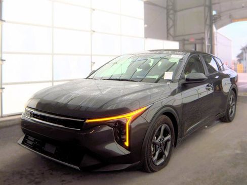 Used 2025 Kia K4 FWD image 3