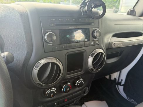 Used 2013 Jeep Wrangler Unlimited Sport AWD/4WD image 11