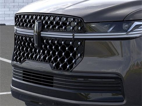 New 2026 Lincoln Navigator Black Label AWD/4WD image 17