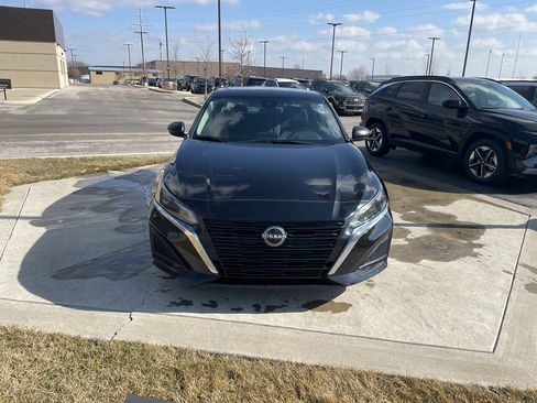 Used 2024 Nissan Altima 2.5 SV image 8