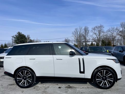 Used 2023 Land Rover Range Rover SE image 4