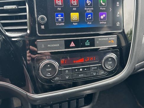 Used 2019 Mitsubishi Outlander SE AWD/4WD image 24