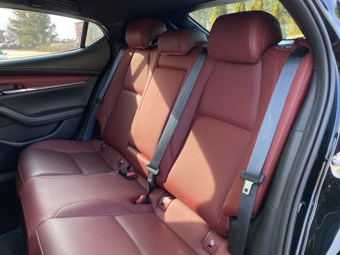 Used 2025 MAZDA MAZDA3 2.5 S Hatchback w/ Premium Pkg image 9