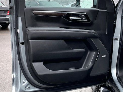 New 2026 Chevrolet Suburban Z71 w/ Comfort Package image 19