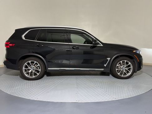 Certified 2024 BMW X5 xDrive40i w/ Premium Package AWD/4WD image 7