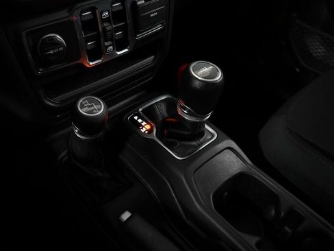 Used 2022 Jeep Gladiator Sport AWD/4WD image 17