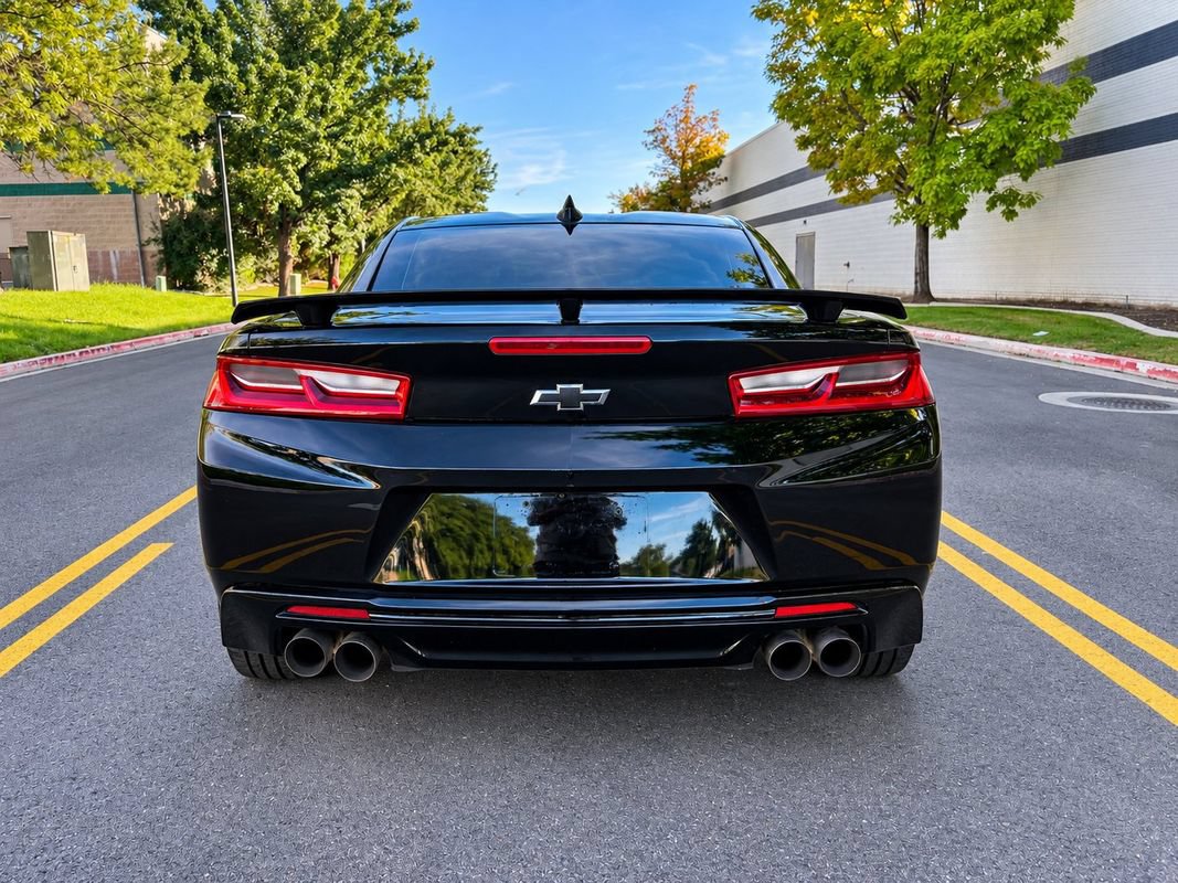 Used 2016 Chevrolet Camaro SS RWD image 4