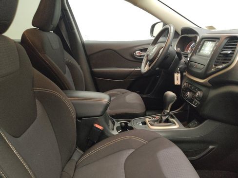 Used 2015 Jeep Cherokee Latitude FWD image 21