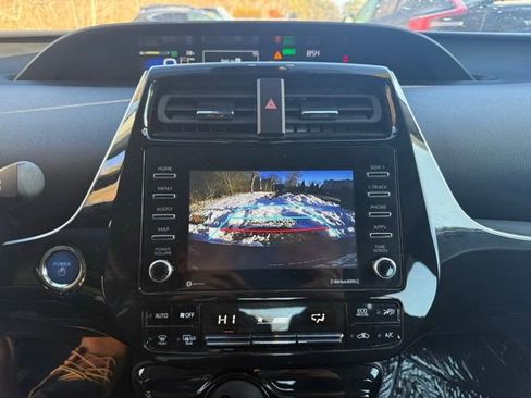 Used 2022 Toyota Prius LE image 20