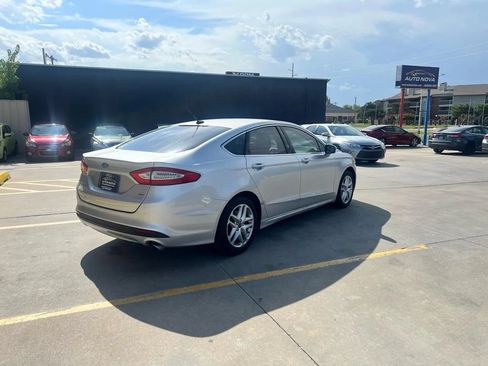 Used 2014 Ford Fusion SE w/ Equipment Group 202A FWD image 8