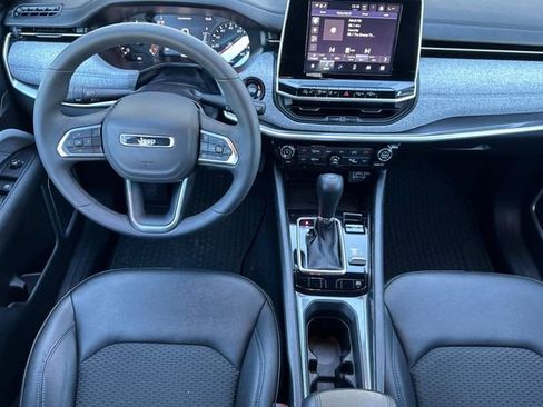 Used 2025 Jeep Compass Latitude w/ Convenience Group image 15