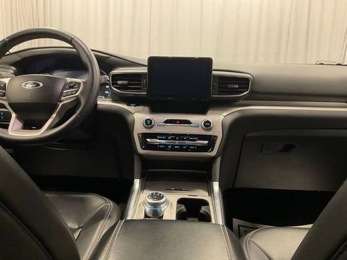 Used 2023 Ford Explorer XLT w/ Equipment Group 202A AWD/4WD image 2